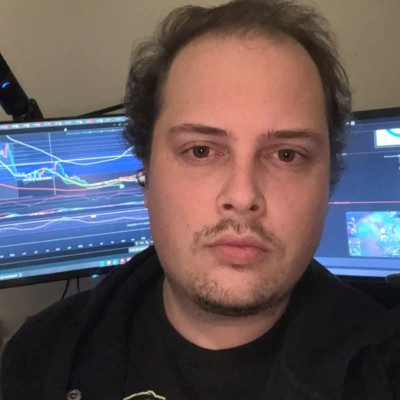 Foto de Erick Garcia, cofundador da Cafezinho Labs